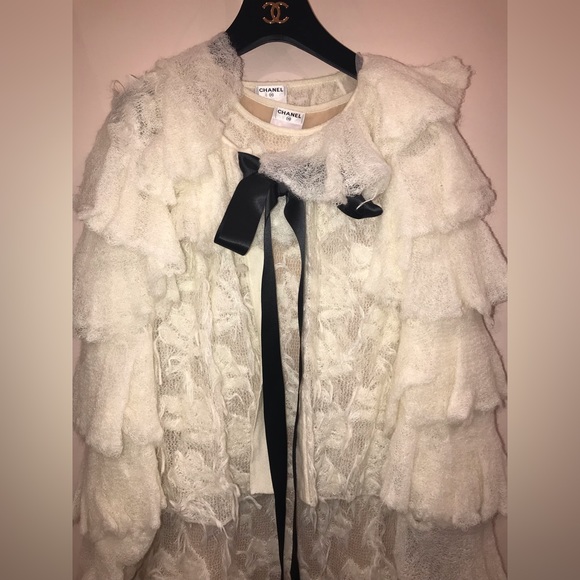 CHANEL RUNWAY 2 PIECE SKIRT AND JACKET FR38 - Picture 3 of 10